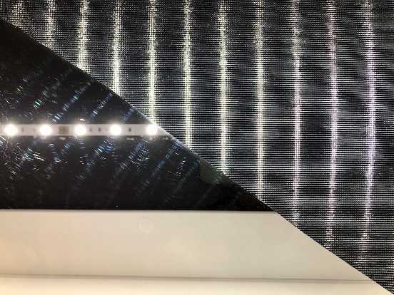 Decolux schwarz Textil auf Plexiglas geklebt mit LEDs dahinter